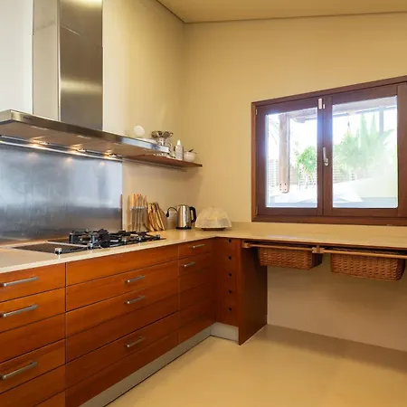 Primavera Renovated Seaview In 别墅