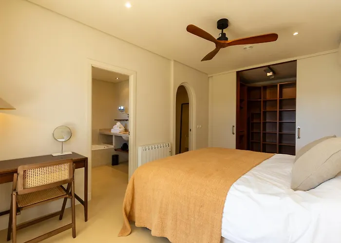 Primavera Renovated Seaview In