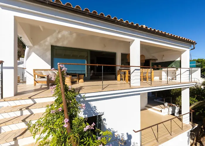 Primavera Renovated Seaview In Villa Mahón