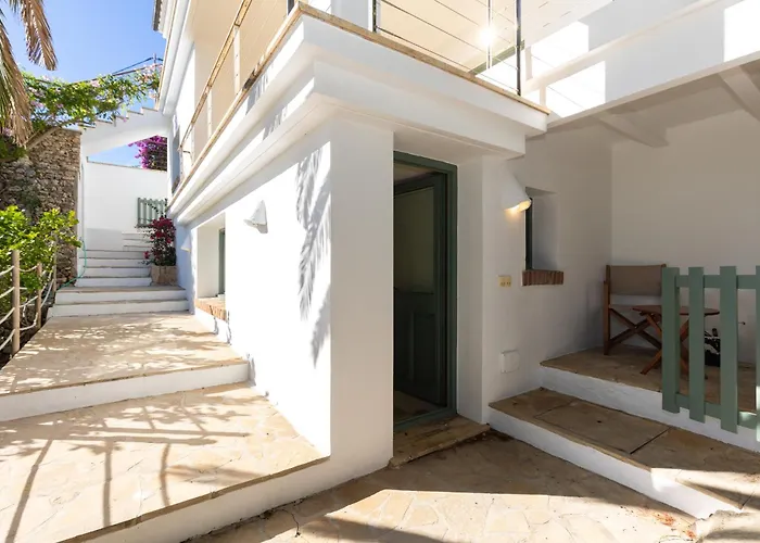 Primavera Renovated Seaview In